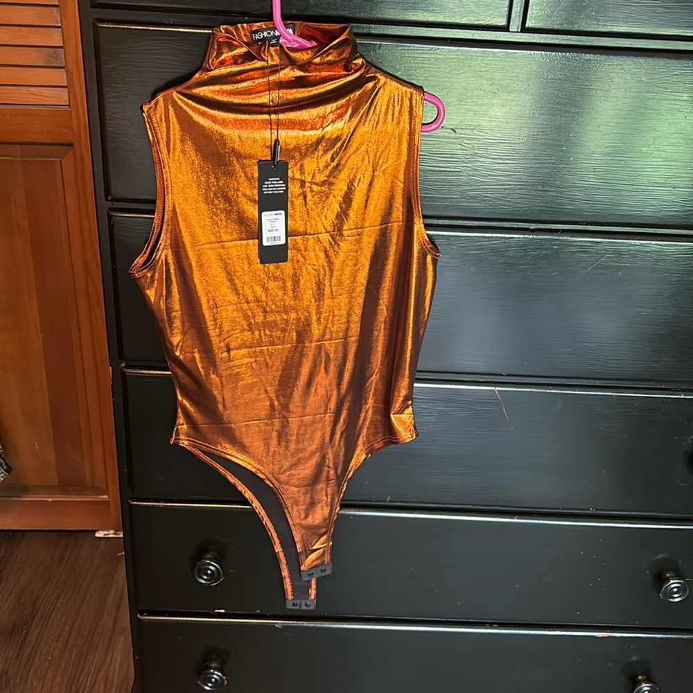 Fashion Nova new with tag XS turtle neck bodysuit shiny copper